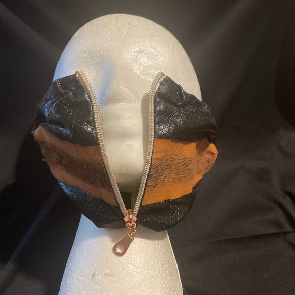 Face mask - Picture 2 of 6